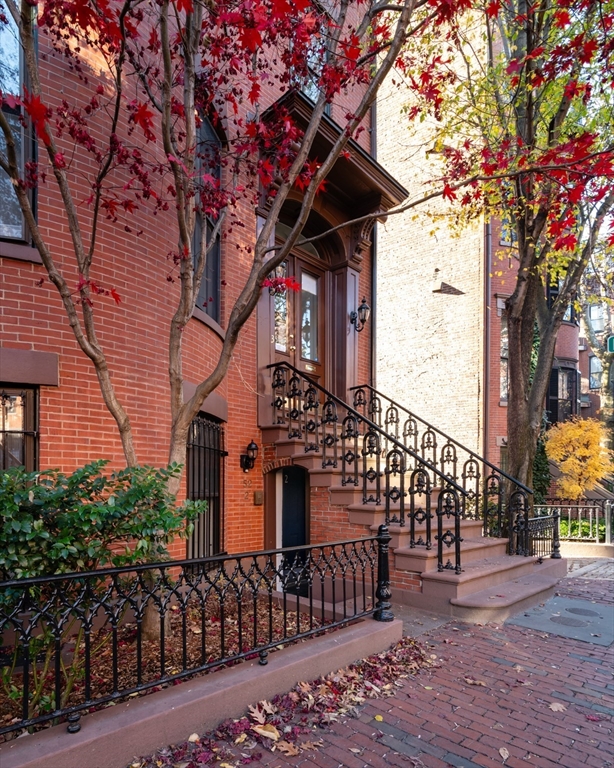 52 Rutland Sq # 2