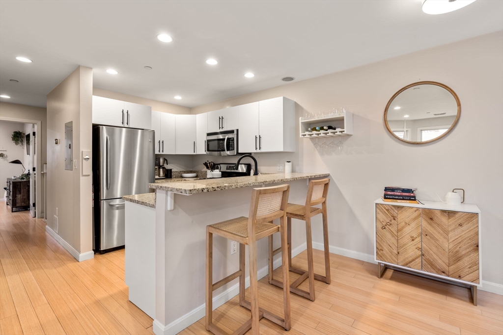 366 W 2nd St # 4