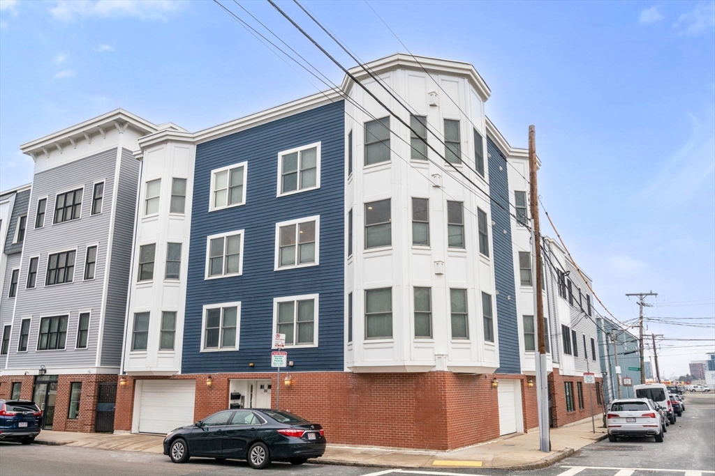 366 W 2nd St # 4