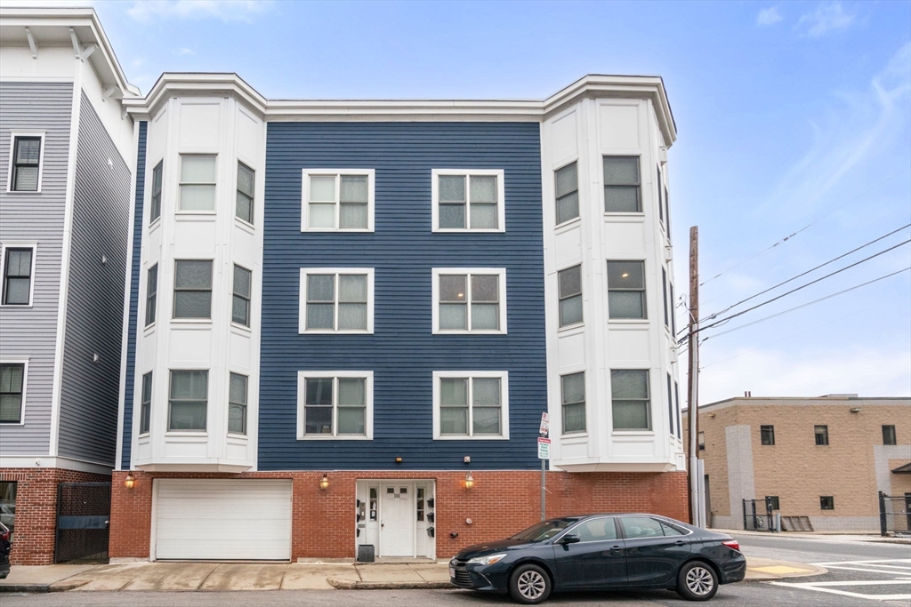 366 W 2nd St # 4