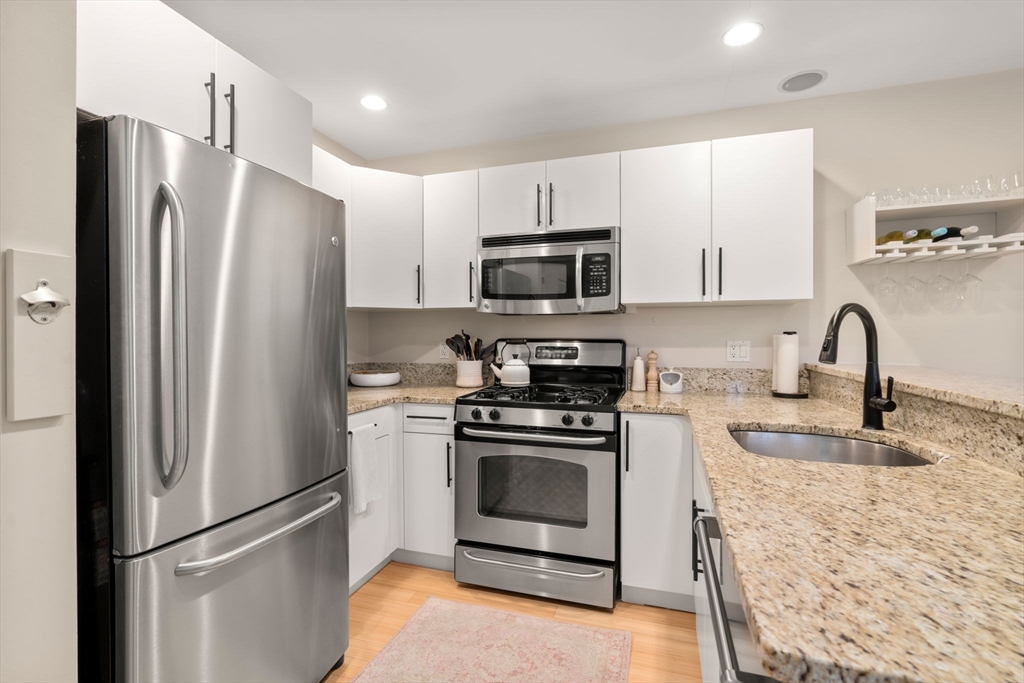 366 W 2nd St # 4