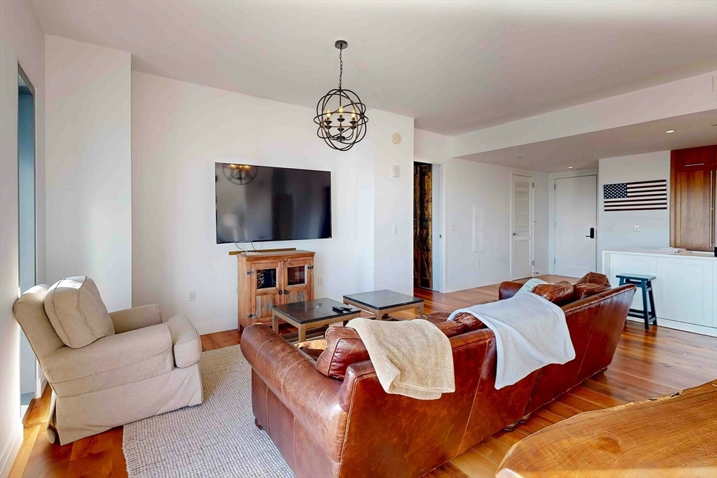 300 Pier 4 Blvd # 6E