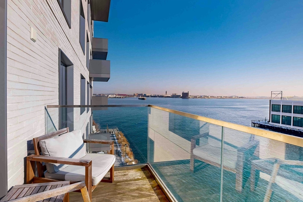 300 Pier 4 Blvd # 6E