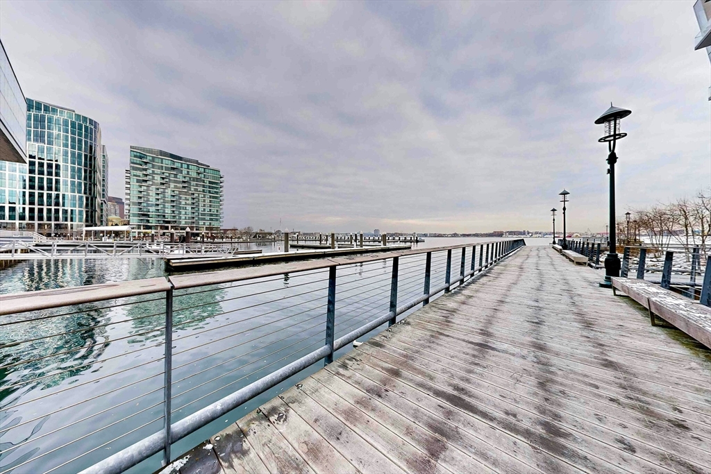 300 Pier 4 Blvd # 6E