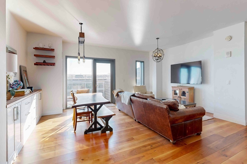 300 Pier 4 Blvd # 6E