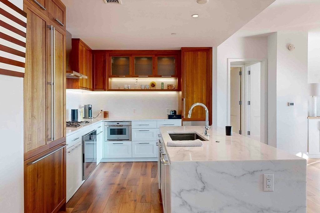 300 Pier 4 Blvd # 6E