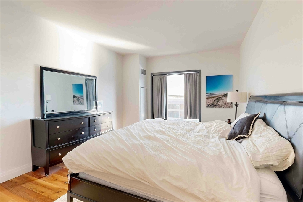 300 Pier 4 Blvd # 6E