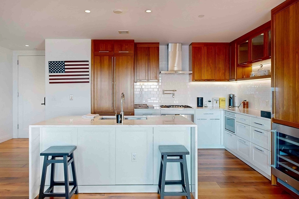 300 Pier 4 Blvd # 6E