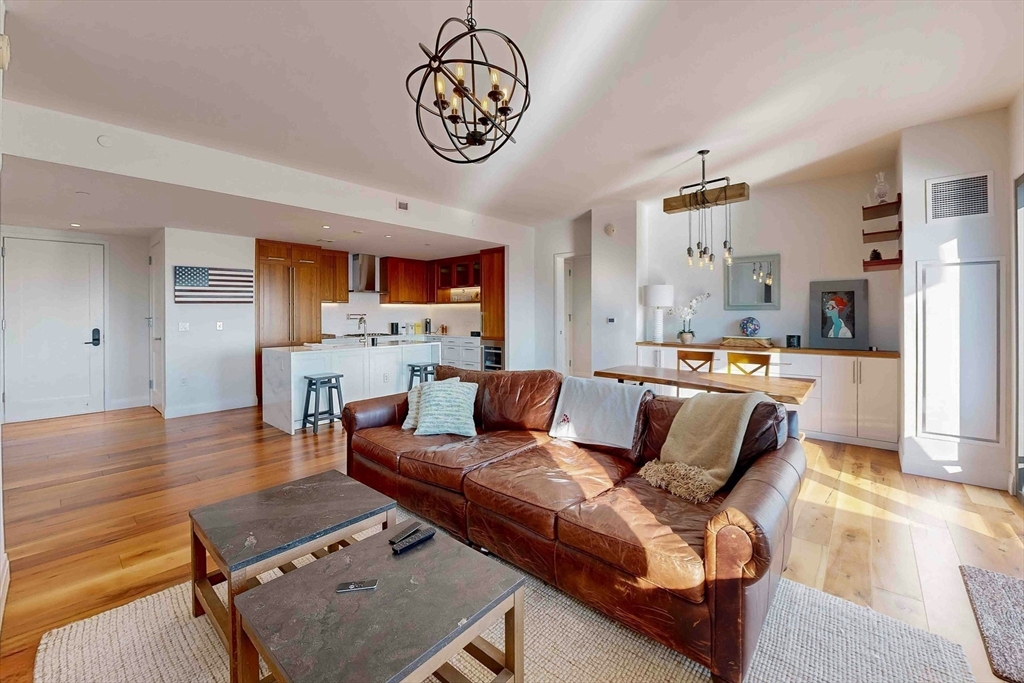 300 Pier 4 Blvd # 6E