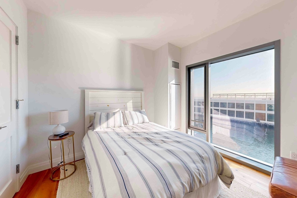 300 Pier 4 Blvd # 6E