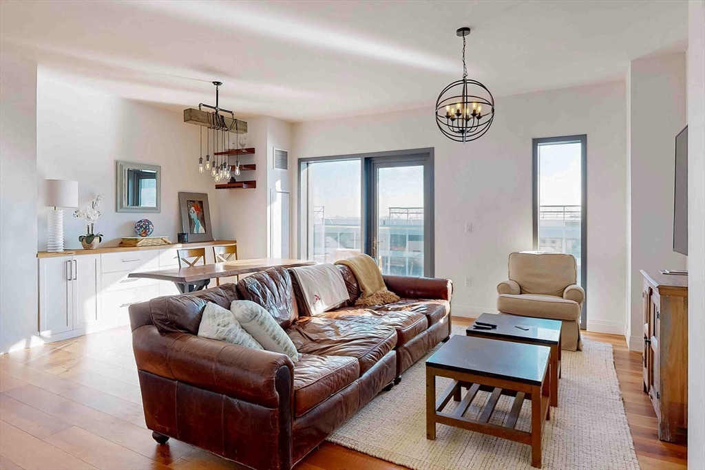 300 Pier 4 Blvd # 6E