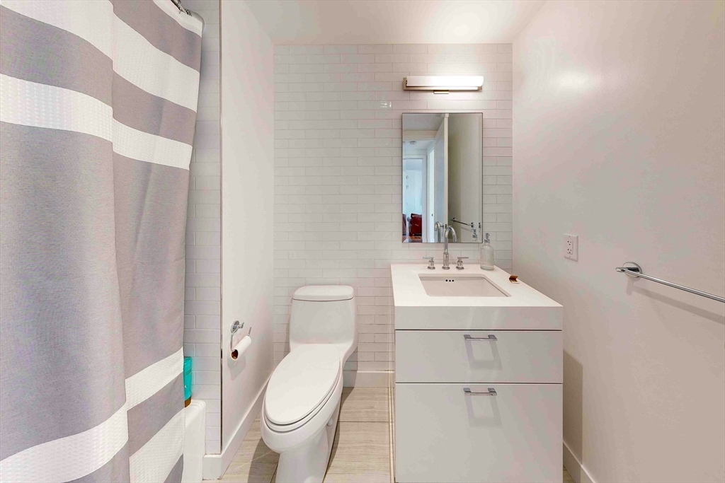 300 Pier 4 Blvd # 6E