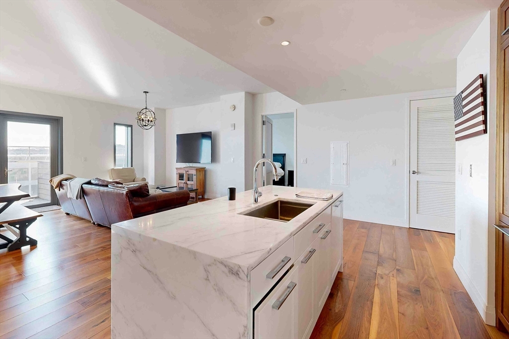 300 Pier 4 Blvd # 6E