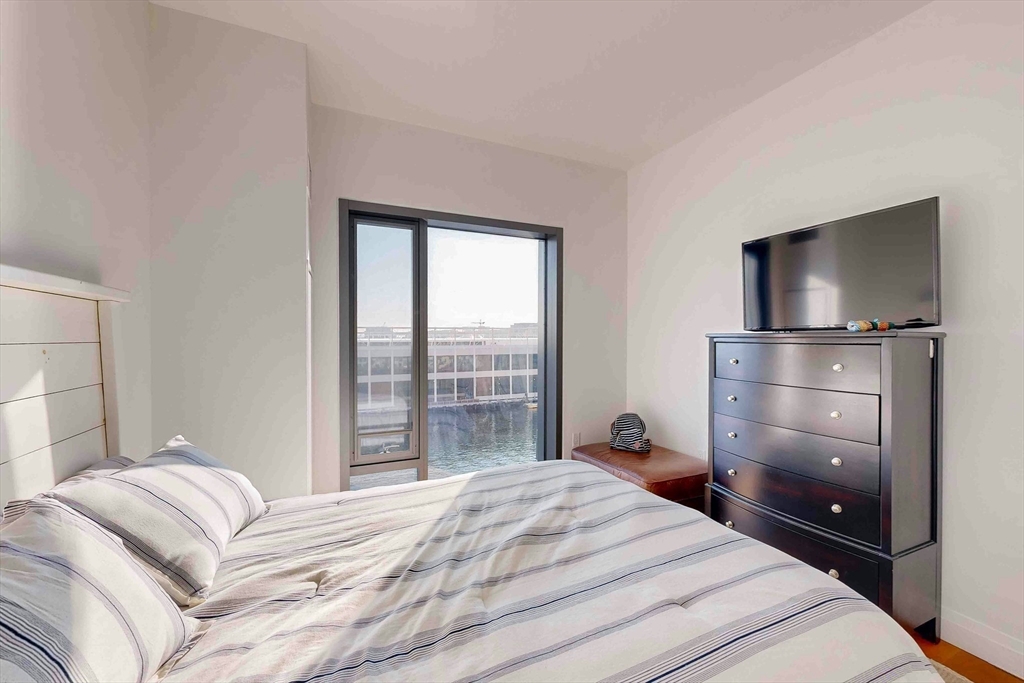 300 Pier 4 Blvd # 6E