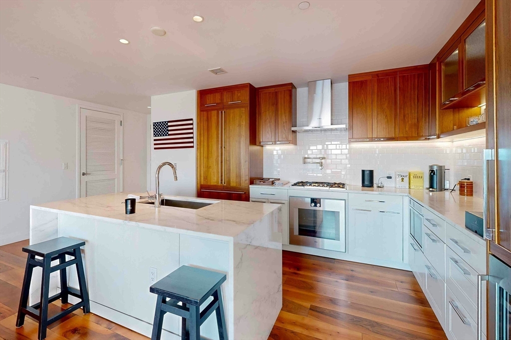 300 Pier 4 Blvd # 6E