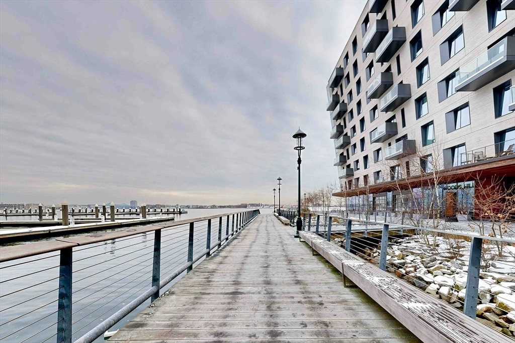 300 Pier 4 Blvd # 6E