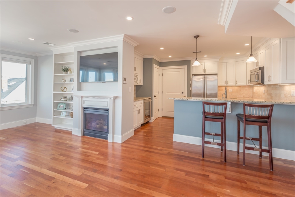 49 L St # 8