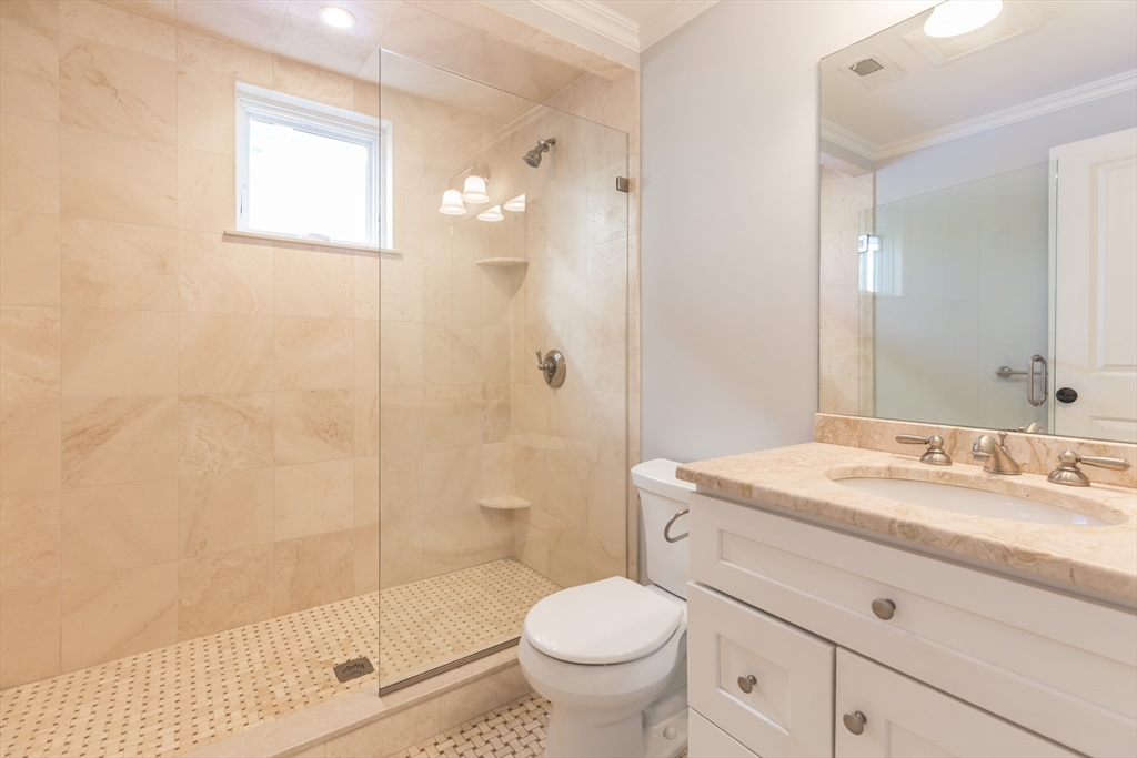 49 L St # 8