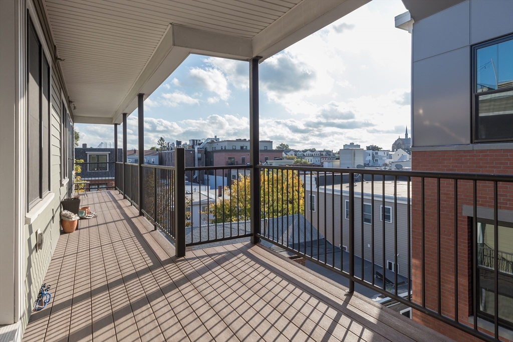 49 L St # 8