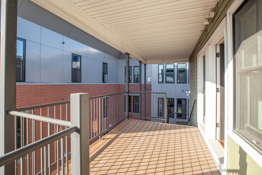 49 L St # 8