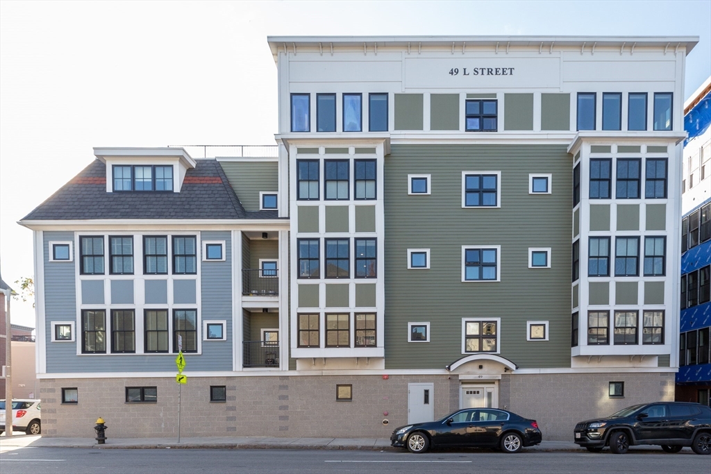 49 L St # 8