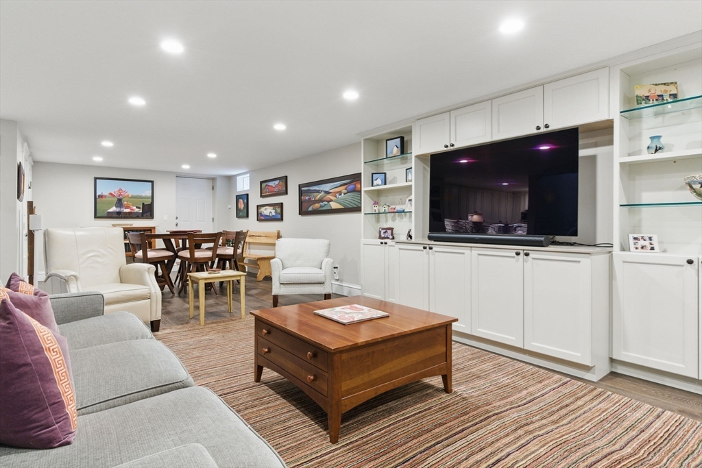 6 Foster Rd