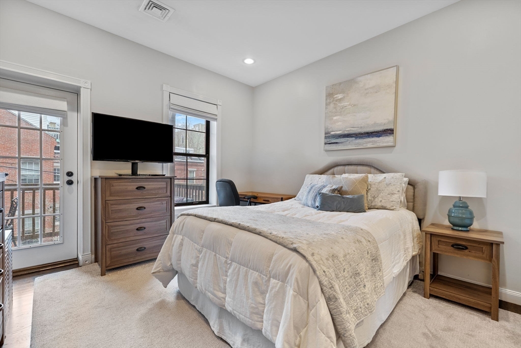 13 Monument Sq # 2