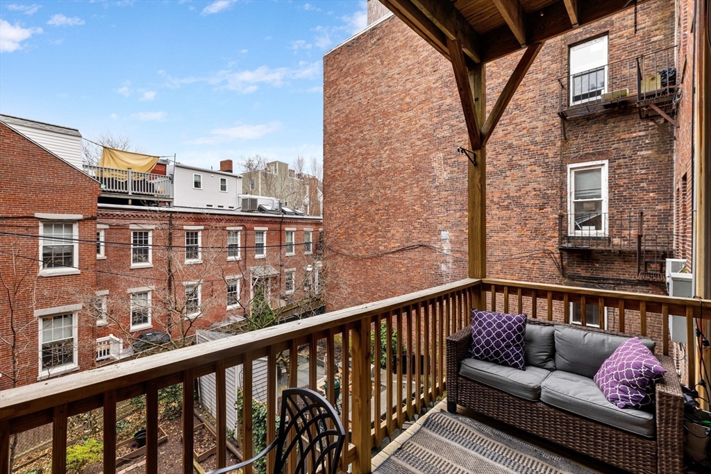 13 Monument Sq # 2