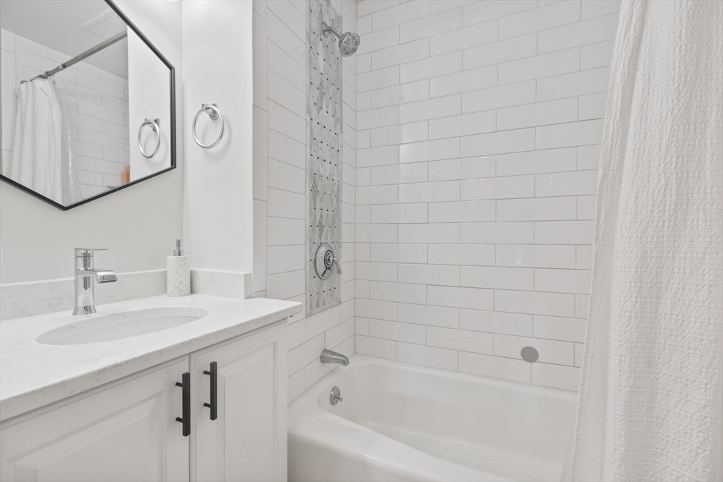 13 Monument Sq # 2
