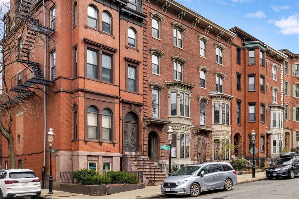 13 Monument Sq # 2