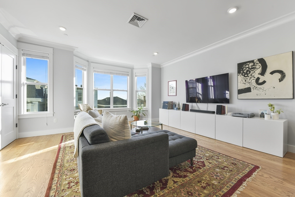 236 Lexington St # 3
