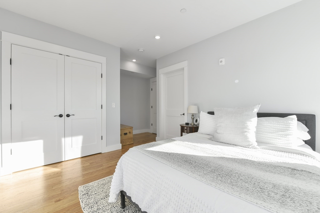 236 Lexington St # 3