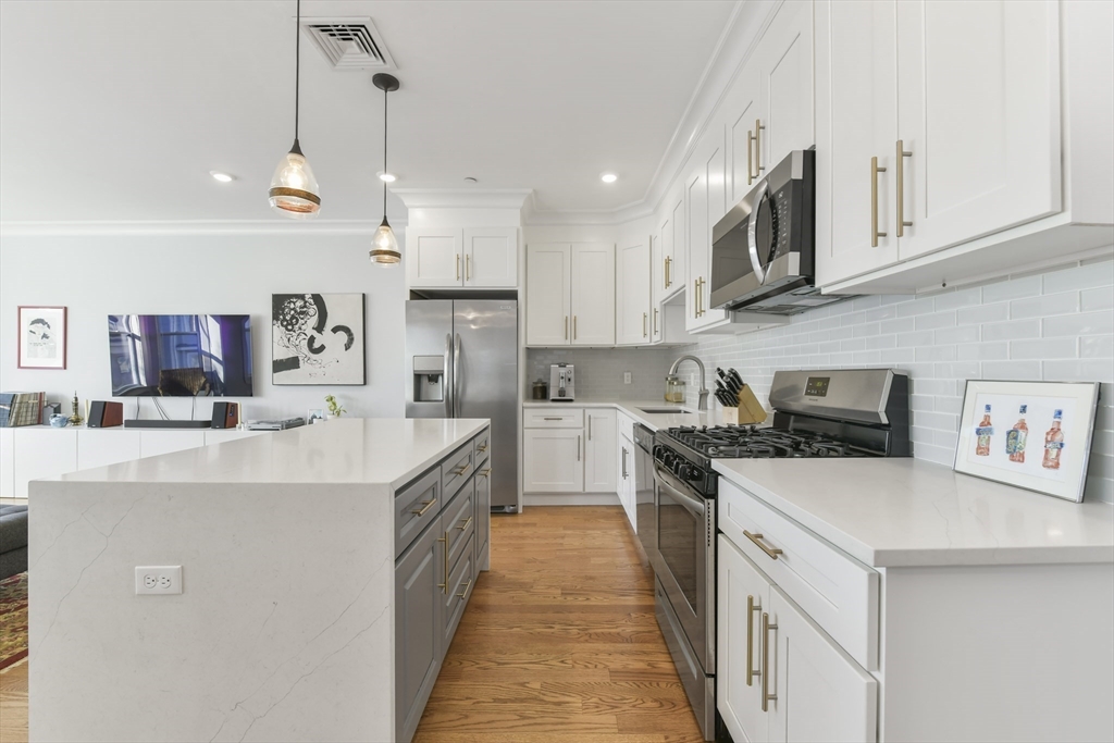 236 Lexington St # 3