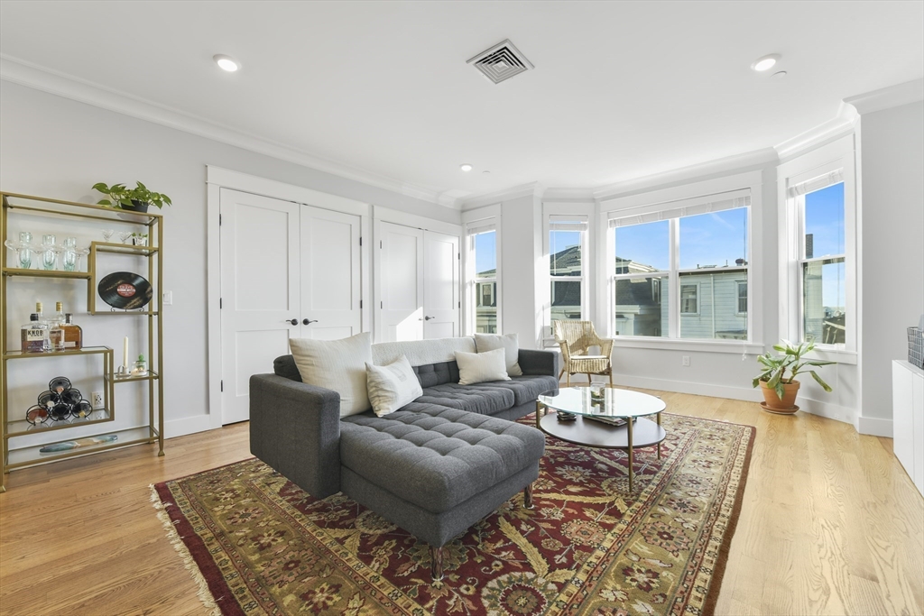 236 Lexington St # 3