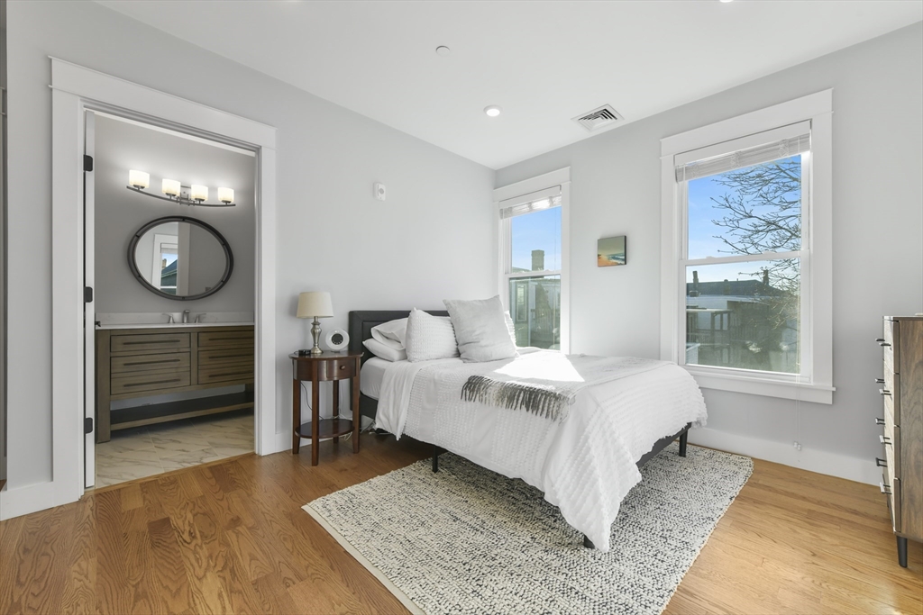 236 Lexington St # 3
