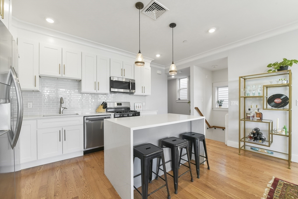 236 Lexington St # 3