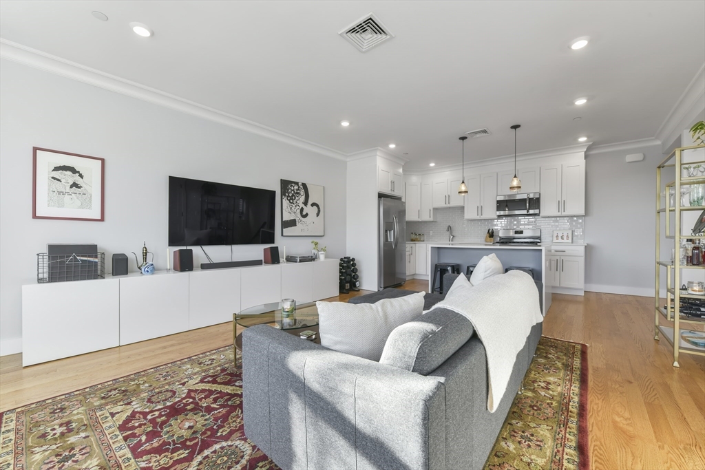 236 Lexington St # 3
