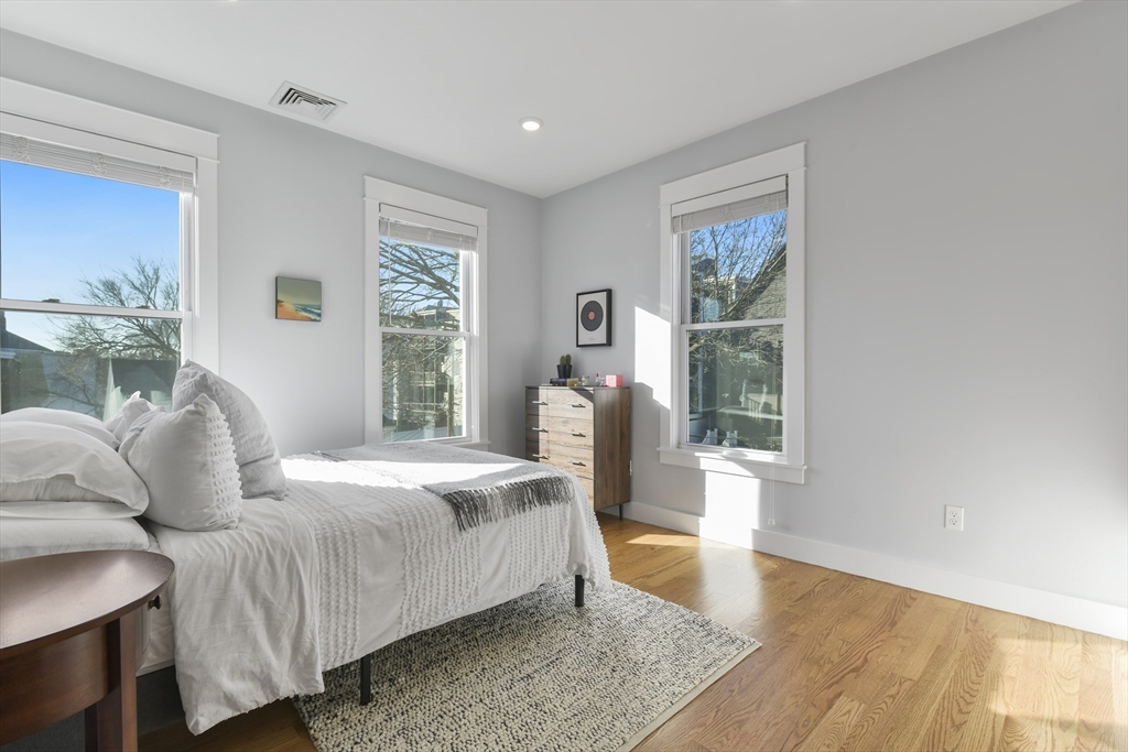 236 Lexington St # 3