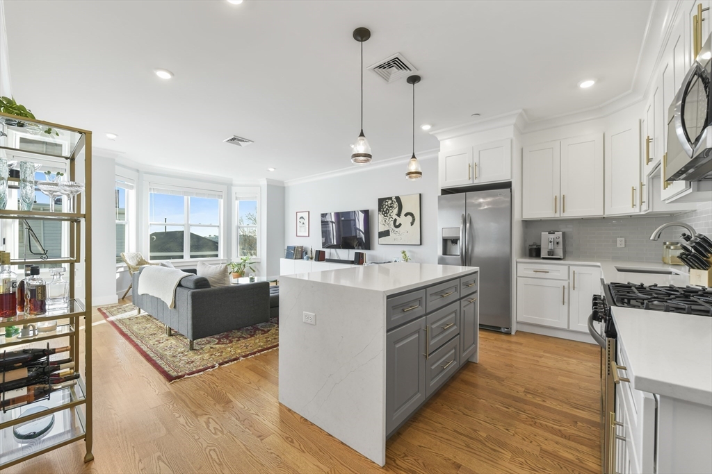 236 Lexington St # 3