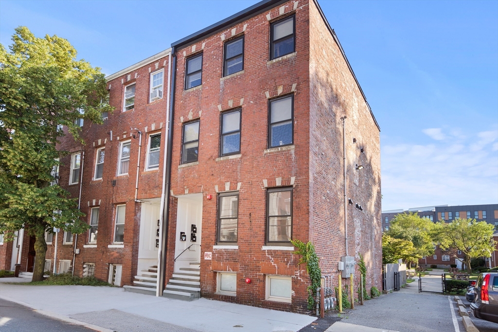 211 W 9th St. # 3