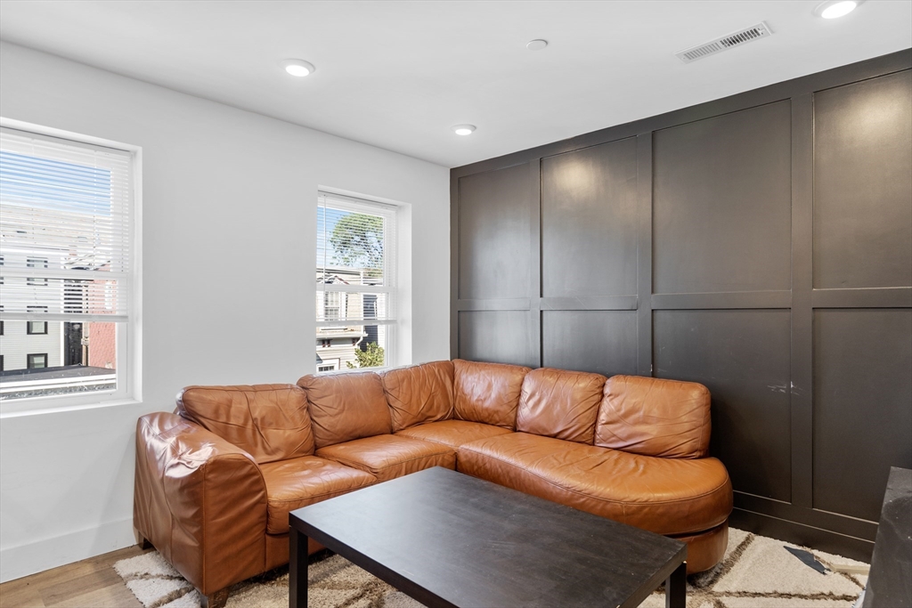 211 W 9th St. # 3
