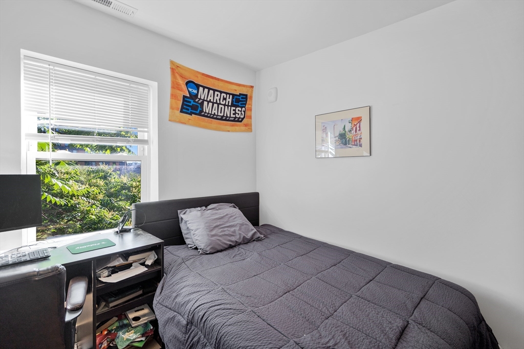 211 W 9th St. # 3