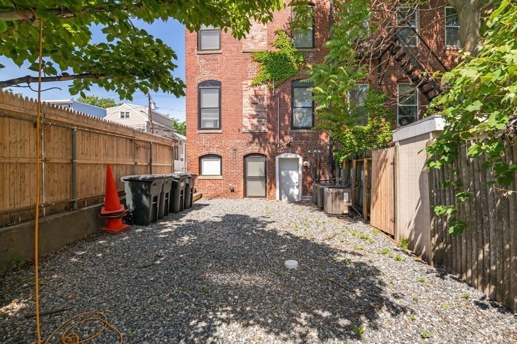 211 W 9th St. # 3