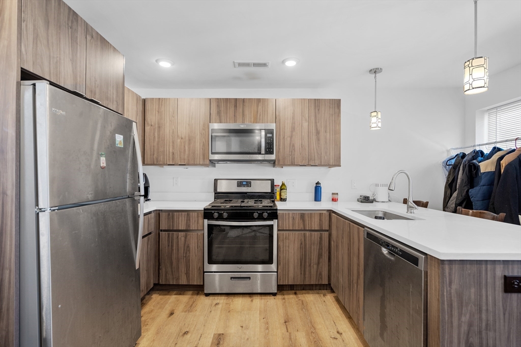 211 W 9th St. # 3
