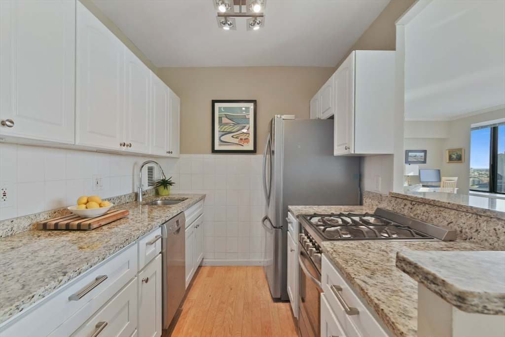 85 East India Row # 25H