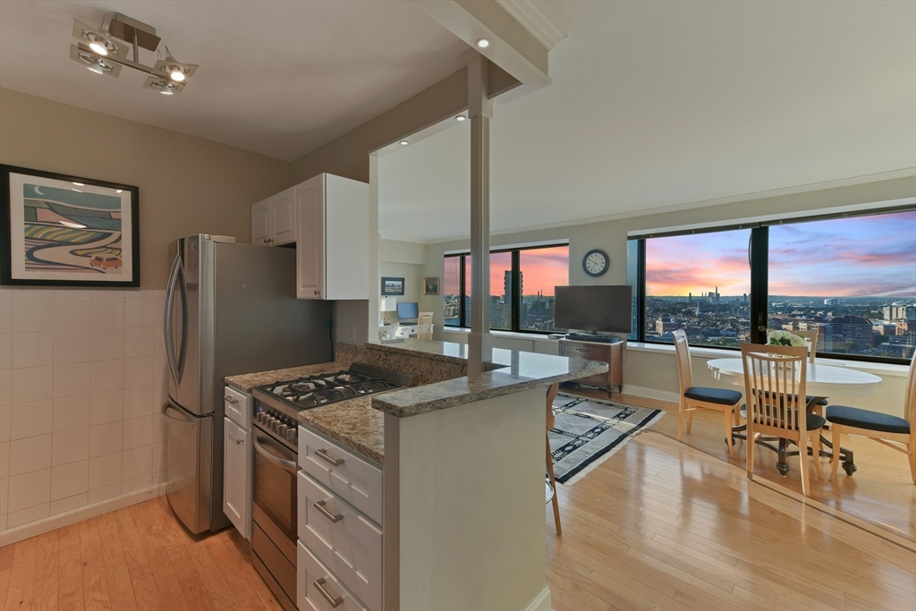 85 East India Row # 25H