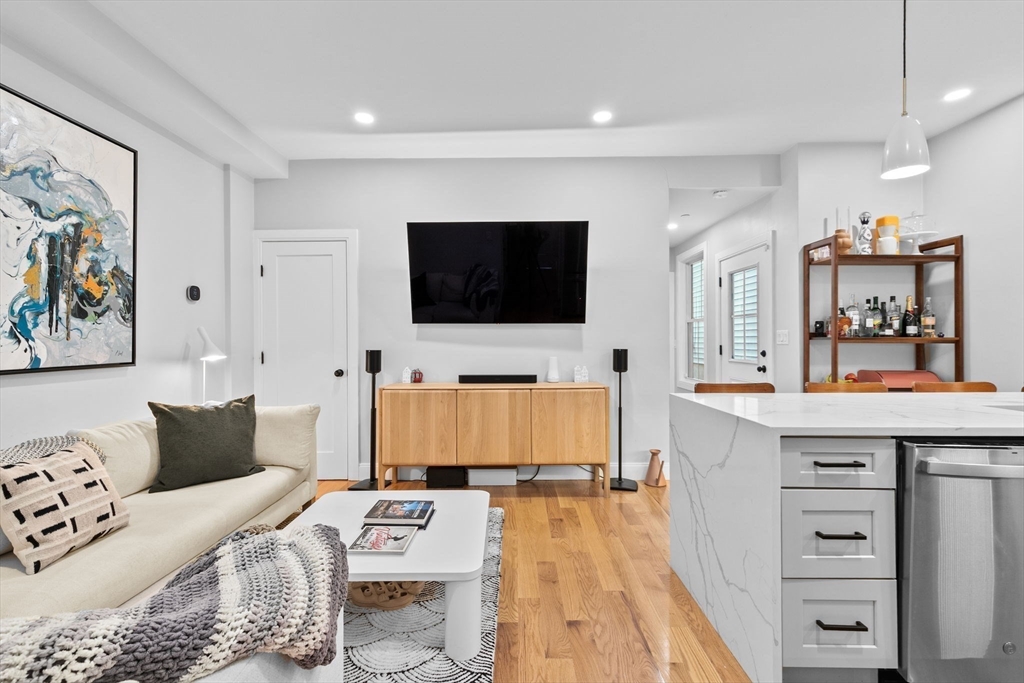 176 W 7th St. # 1