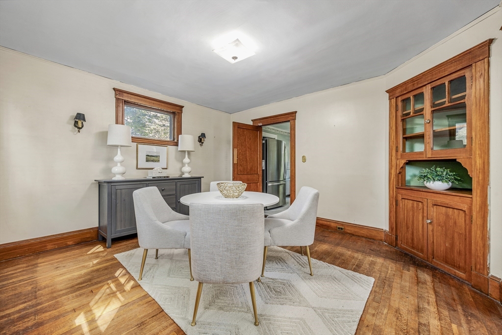 22 Linscott Rd