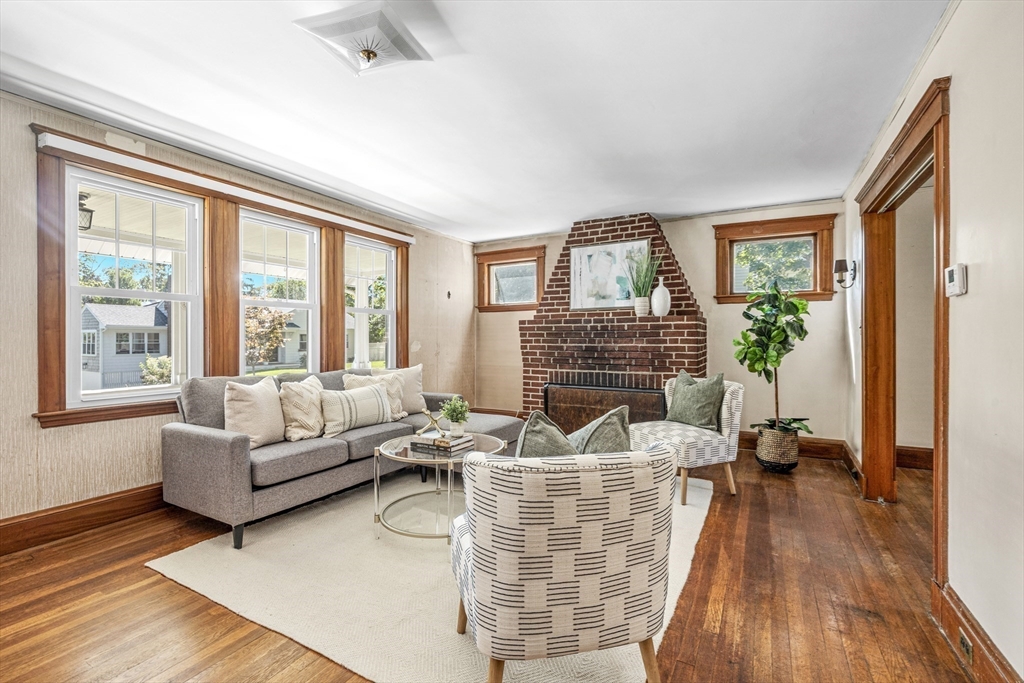 22 Linscott Rd