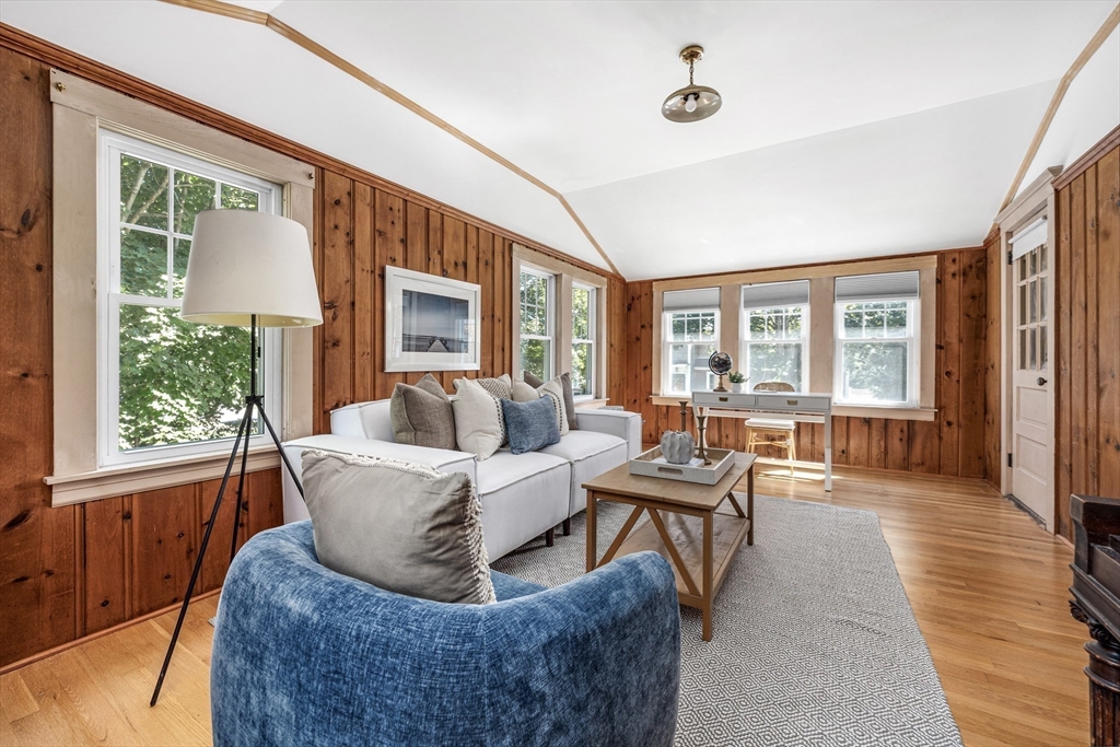 22 Linscott Rd